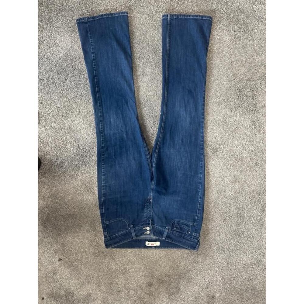 Levi's men’s Classic Bootcut Jeans in Dark Wash Denim | 2 button & Fly Closure